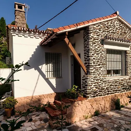 Проживання в сім'ї Casitas *